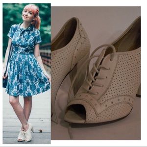 SEYCHELLES Dorthy cream open toe oxford